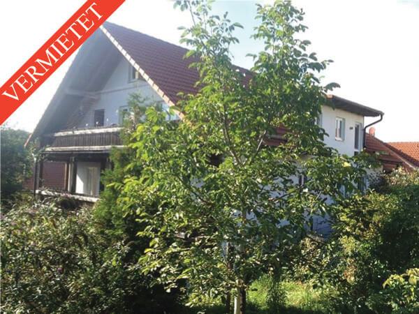 DACHGESCHOSS-WOHNUNG MIT GARTEN